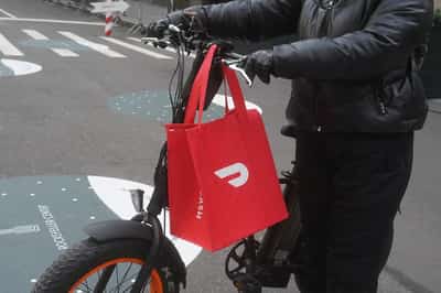 Image for Exclusive-Doordash held talks with UK’s Deliveroo on takeover, sources say