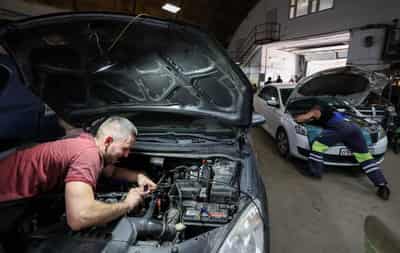 Image for Russians race to adapt cars to use LPG as gasoline runs short