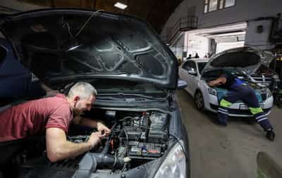 Image for Russians race to adapt cars to use LPG as gasoline runs short