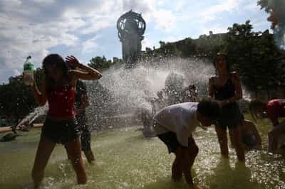 Image for From cool boxes to dawn starts, Europe Inc adapts to heatwave