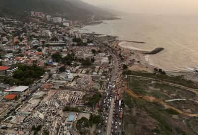 Image for Thirty-three people rescued, thousands still missing after Venezuela quakes
