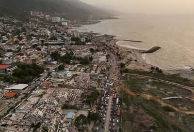 Image for Thirty-three people rescued, thousands still missing after Venezuela quakes