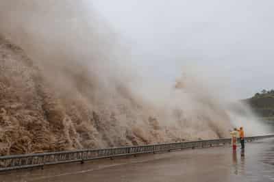 Image for Typhoon Dolphin hits China's east coast, over 1 million evacuated