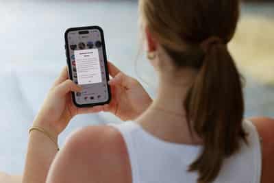Image for Heavy social media usage erodes young people's wellbeing, report finds