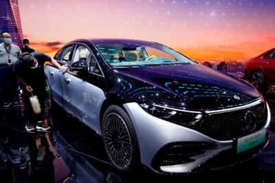 Image for Mercedes-Benz says better supplies boost orders, economy still weighs
