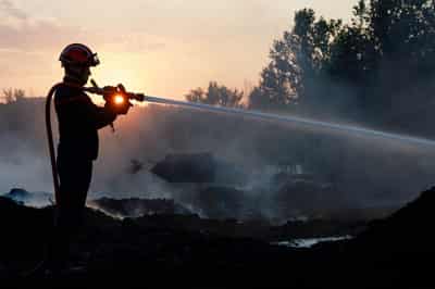 Image for Major French wildfire is unlikely to be under control until late on Sunday