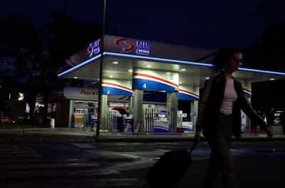 Image for US gives Hungary's MOL more time for talks to buy Serbian oil firm NIS 