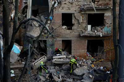 Image for Russian attacks on Kyiv area kill 10 and injure dozens, Ukraine says