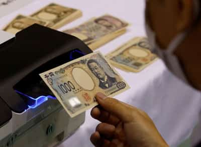 Image for Yen heads for sharpest weekly fall in a year as rate hike wagers recede