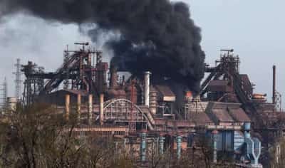Image for Russian forces pummel Ukrainian fighters holed up in Mariupol steel plant – mayoral aide