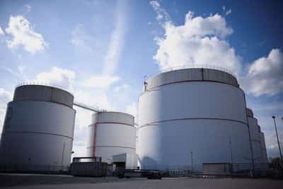 Image for Germany in talks on extending oil reserve waiver, economy ministry says