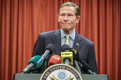Image for US senator hopes 'sledgehammer' Russian sanctions will pass next month