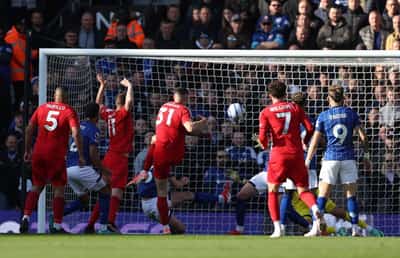 Image for Soccer-Forest consolidate third place, Man City held by Brighton