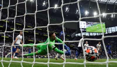 Image for Soccer-Chelsea thrash Spurs as Greaves death overshadows action