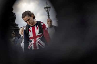 Image for The queen’s queue: A portrait of our times