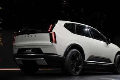 Image for Volvo Cars' sales volumes drop 7% in November-January period in challenging market 