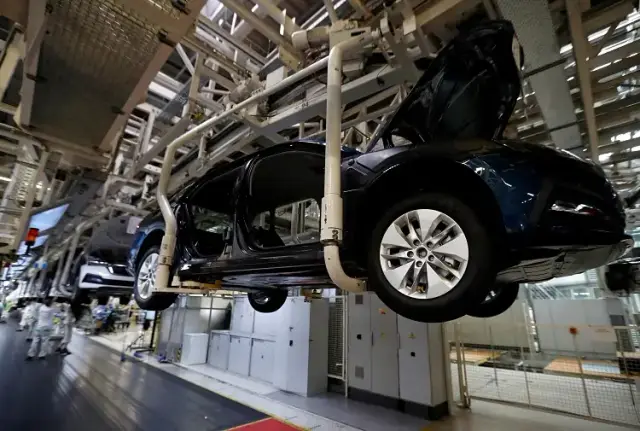 Image for Czech Republic joining Italy to fight carmakers’ CO2 fines