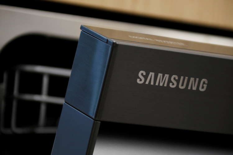 Image for Samsung Electronics sees solid chip demand, stronger phone sales in first quarter