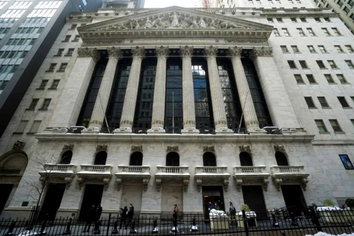 Image for Global equities rise on strong earnings, oil gains