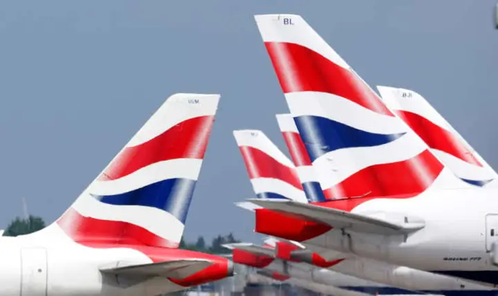 Image for EasyJet, BA add more seats to Portugal as holidaymakers rush to get home
