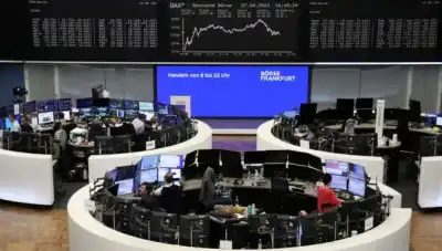 Image for European shares fall as bank stocks, subdued euro-zone growth data weigh