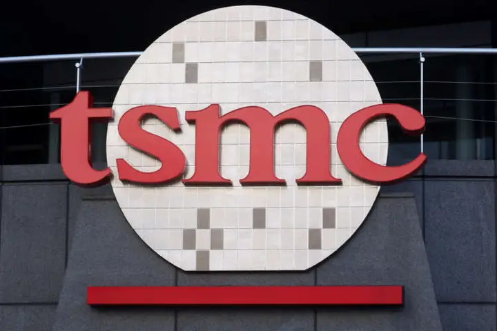 Image for TSMC shares slide, as Taiwan plays down Intel&#8217;s $20 billion expansion challenge