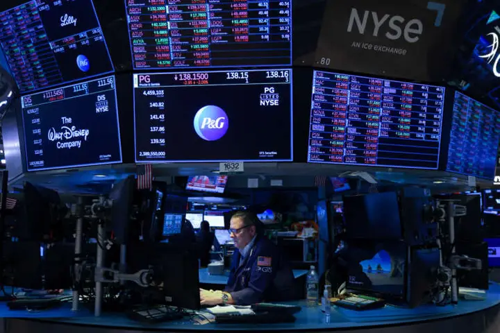 Image for Stocks tumble, dollar rallies as soaring U.S. inflation implies an aggressive Fed