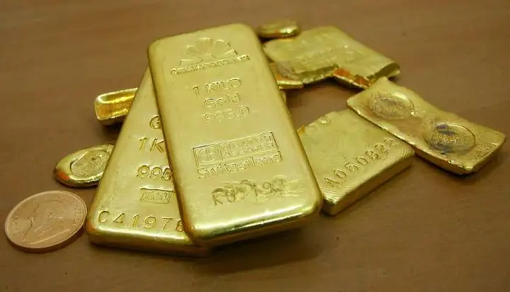 Image for Gold jumps, stocks stumble as Ukraine crisis deepens