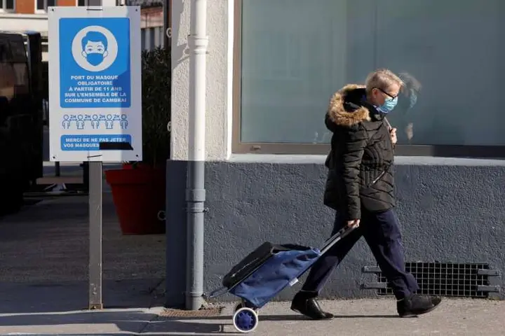 Image for French retailers puzzle over how to keep non-vaccinated shoppers from stores