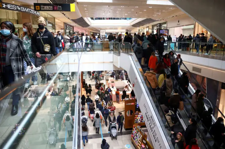 Image for UK shopper numbers rise for sixth straight week as Britons tire of lockdown