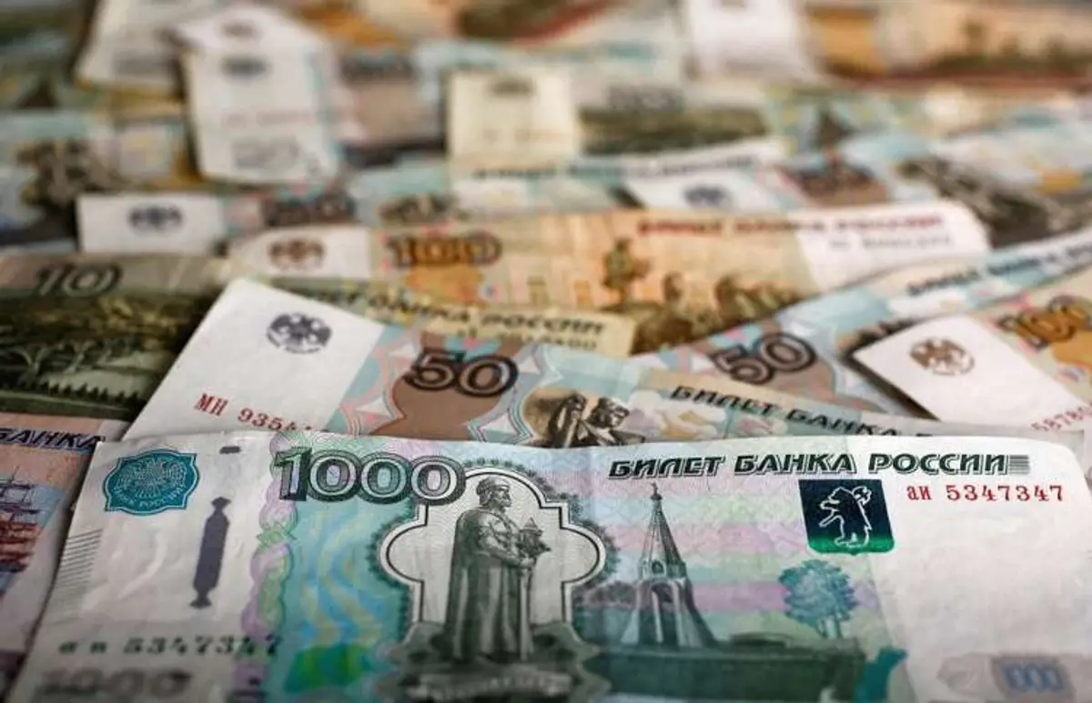 Image for Volatile rouble pares intraday losses as Russia slips into default zone