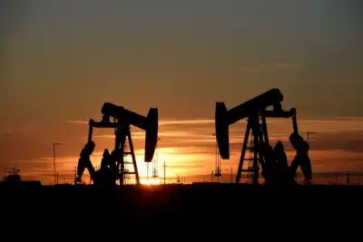 Image for Oil falls on potential Iran deal, weak demand prospects
