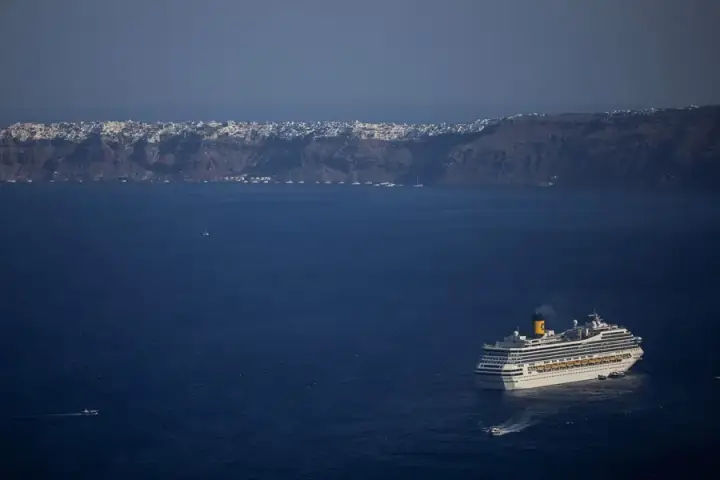 Image for Greece backs higher tax on short-term rentals, levy on cruise arrivals