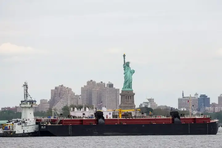 Image for Oil hovers at one-month low with supply drivers back in focus
