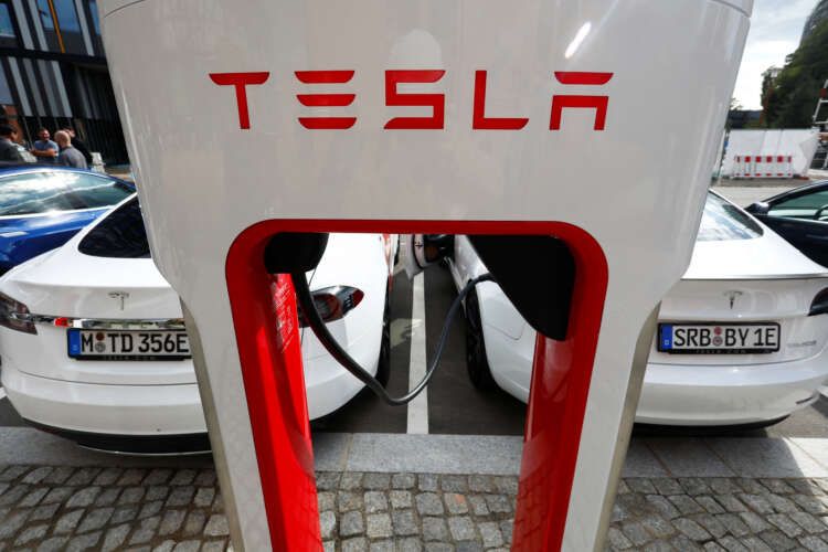 Image for SEC letters claim Tesla failed to oversee Musk&#8217;s tweets &#8211; WSJ