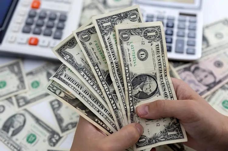 Image for Dollar notches weekly gain as traders reassess rate cut expectations