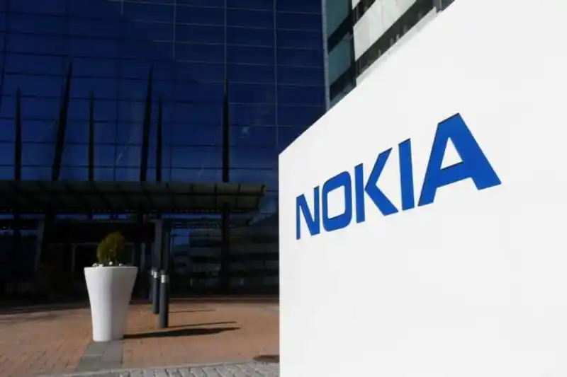 Image for Nokia warns of &#8220;challenging&#8221; year as it plays catch-up