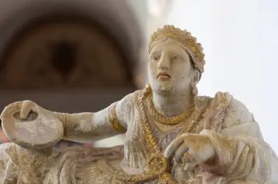 Image for Italy recovers Etruscan artefacts dug up by ‘amateurish’ tomb raiders