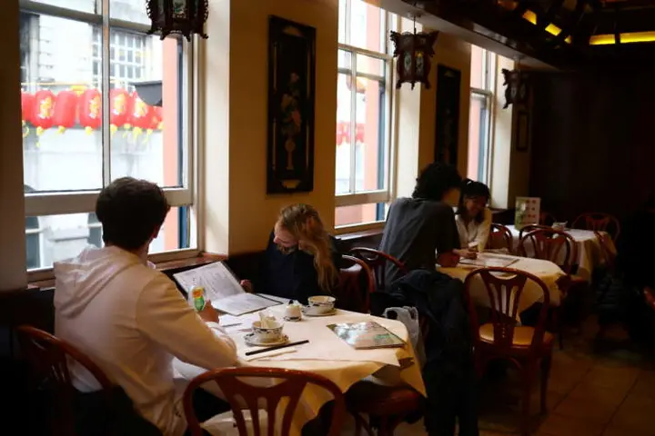 Image for UK restaurant bookings soar as indoor dining restarts