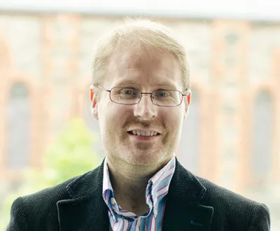 Tom-Gray