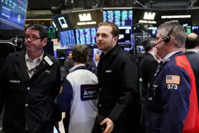 Image for Benchmark Treasury yield hits 3-yr high; dollar index reaches 100