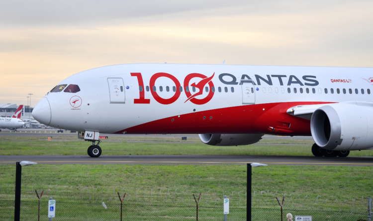 Image for Qantas and BP unveil strategic partnership to reduce carbon emissions