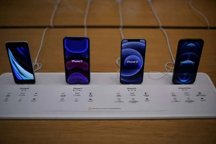 Image for Samsung takes back smartphone crown from Apple; Xiaomi surges