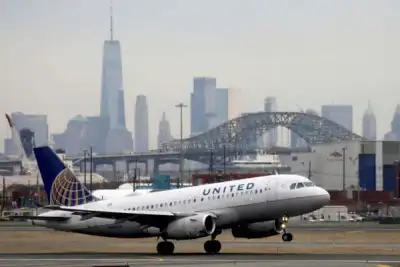 Image for United may split major jet order between Boeing, Airbus &#8211; sources