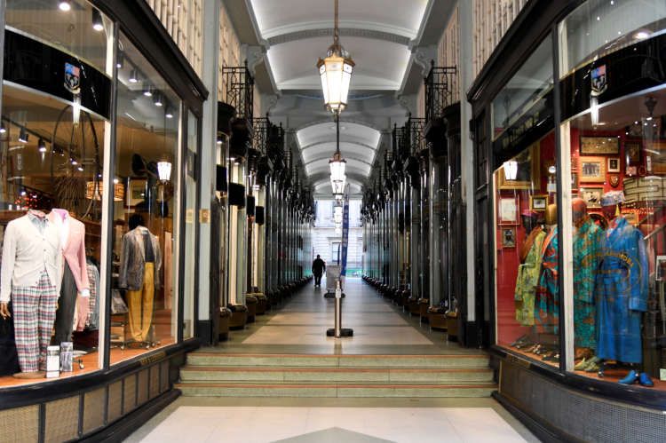 Image for Britain shows fledgling signs of economic recovery