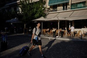 Image for Greece's current account gap narrows slightly in November thanks to tourism