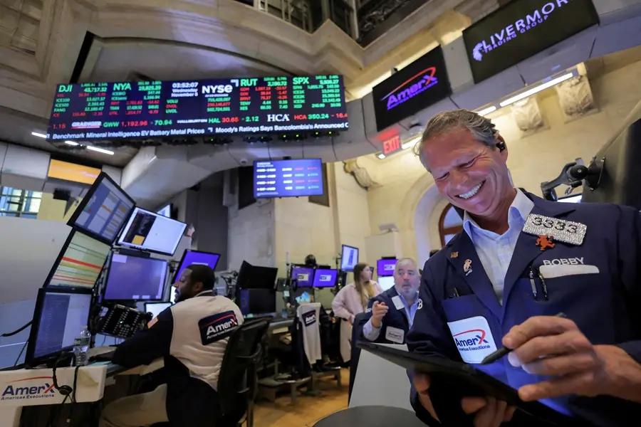 Image for US stocks hit record again on Trump win, Treasury yields dip