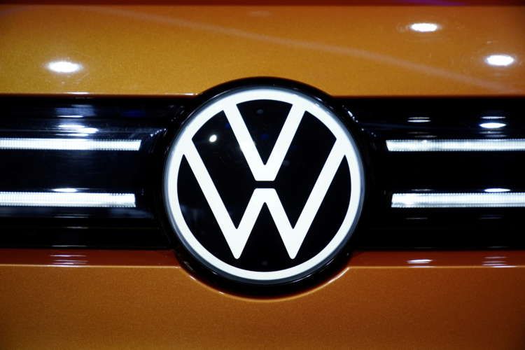 Image for Volkswagen lifts margin target on demand for premium cars