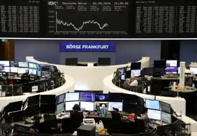 Image for Equities tumble and U.S. dollar rises as Russia/ Ukraine fears escalate