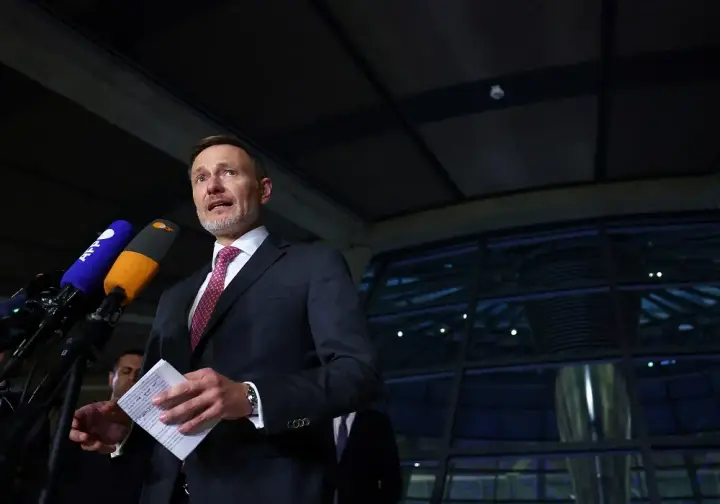 Image for Explainer-German coalition collapses: What comes next?